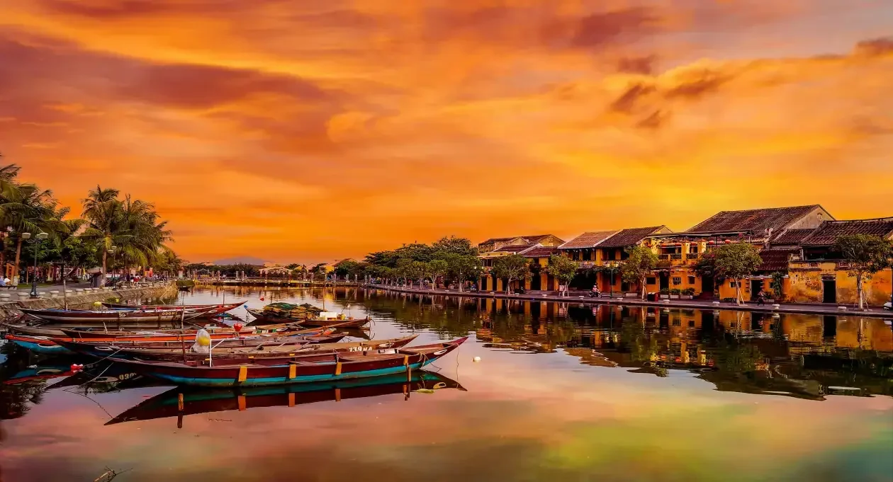 Basket Boat Spinning Performance Hoi An: What to Expect & Tipping Guide 5 Photographer capturing basket boat spinning performance during golden hour sunset at Hoi An coconut forest
