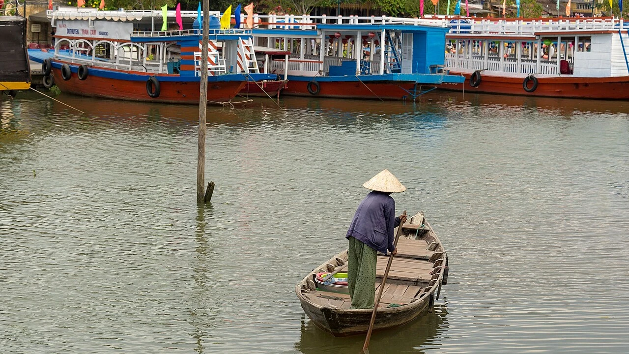 Is One Day Enough to Visit Hoi An? Itinerary & Travel Guide 3 Walking through the pedestrian heritage streets of Hoi An Ancient Town