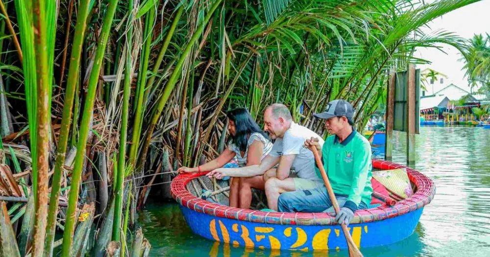 What to Do in Da Nang and Hoi An Complete 2026 Travel Guide 3 Catching stone crabs in Green Coconut Village